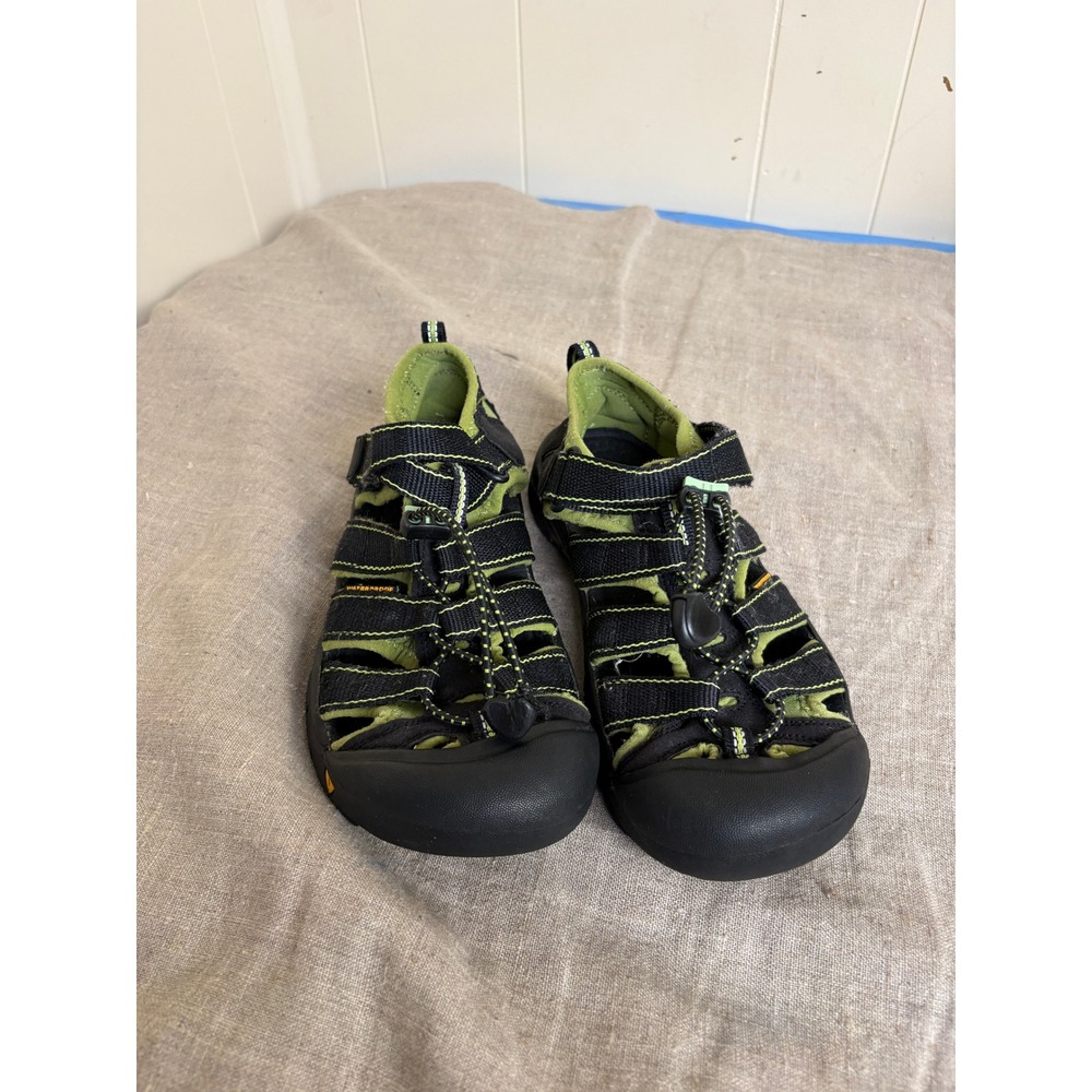 Keen Newport H2 Sandal Kids 5 Black Green Waterproof Hiking Water Shoes 26082703 - Picture 2 of 9